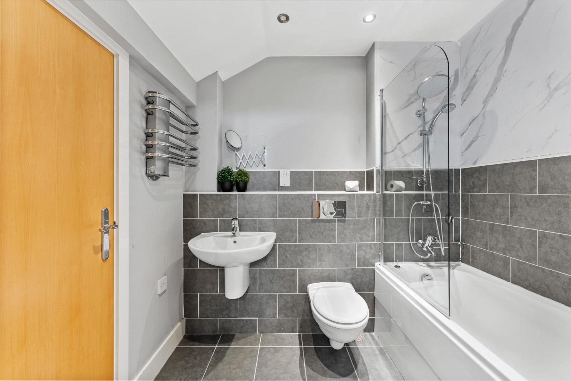 30 Percent Off! Lovely Yorkshire Duplex - Sleeps 6 - Netflix Dewsbury Extérieur photo